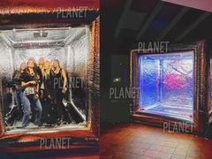 ফুটো বুথ কিউব ক্যাশ মেশিন